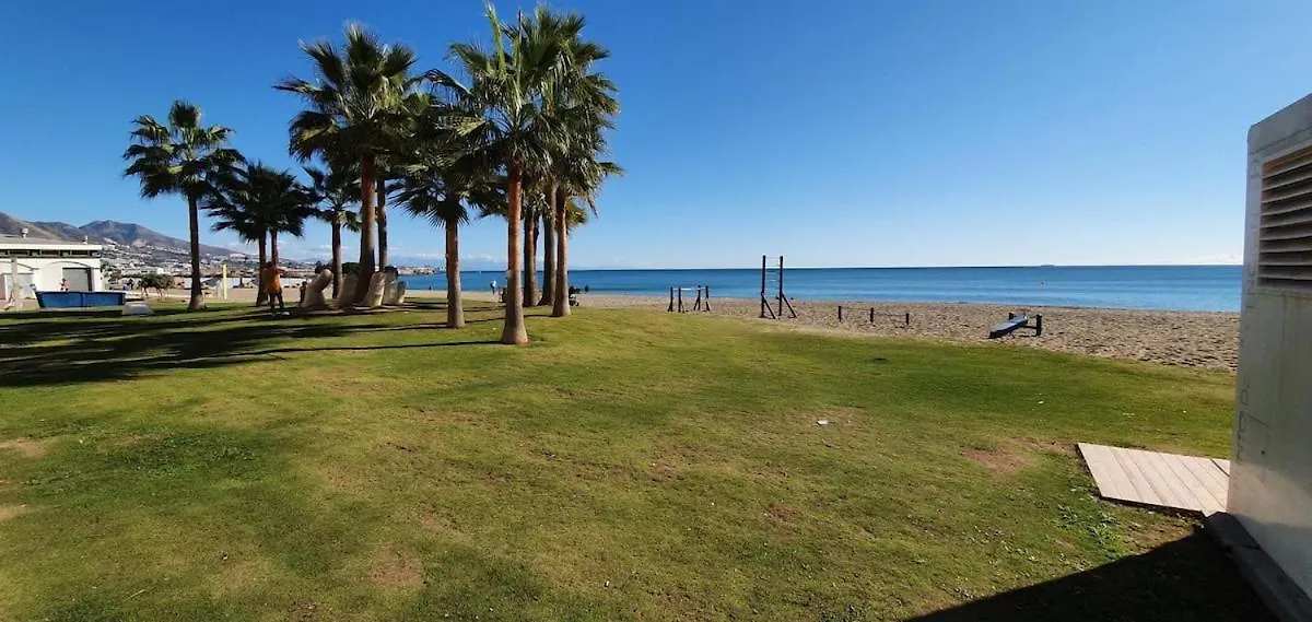 Central & Quite 2Bdr Beachfront فوينخيرولا إسبانيا