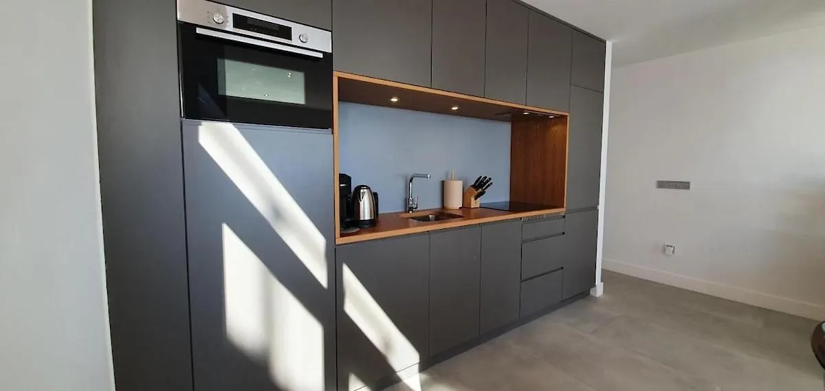 Central & Quite 2Bdr Beachfront فوينخيرولا شقة