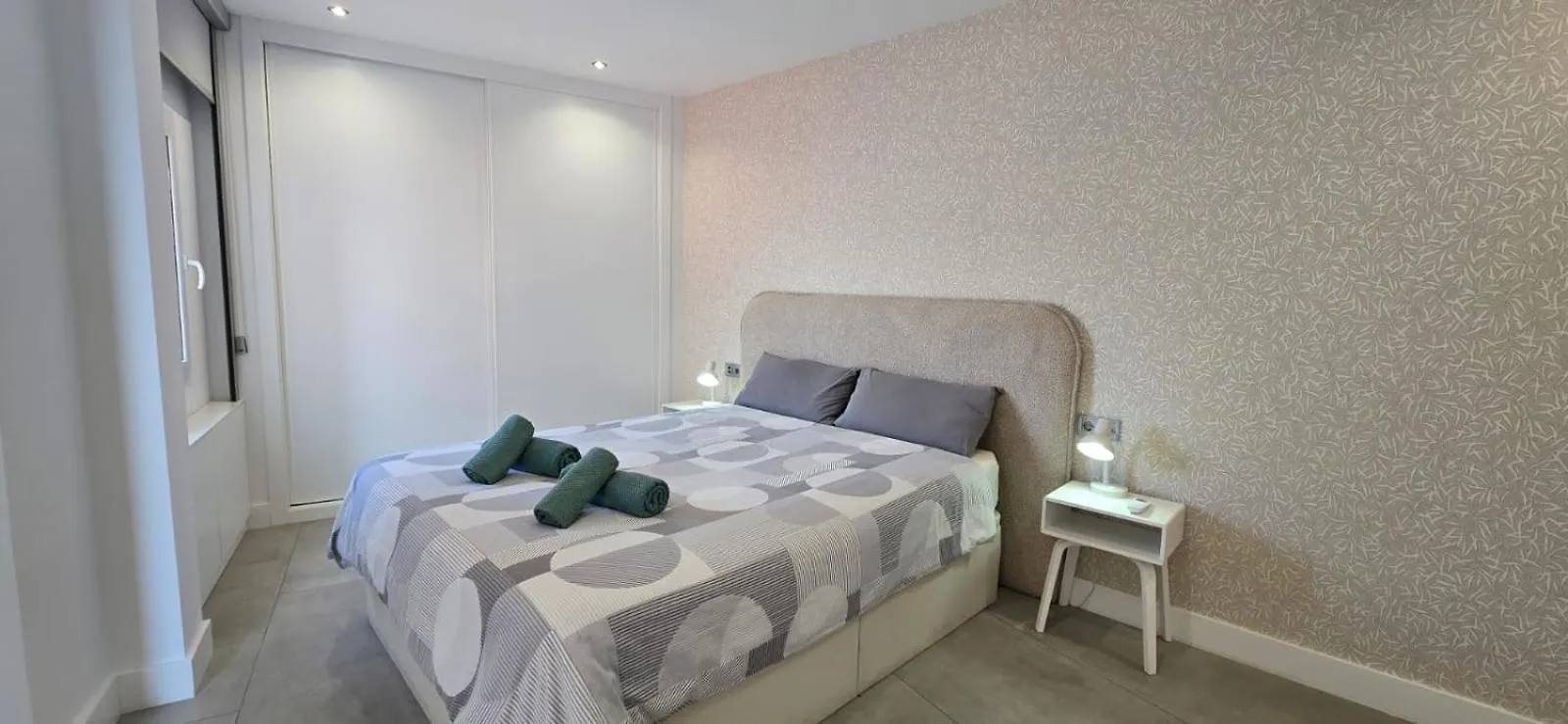 Central & Quite 2Bdr Beachfront Fuengirola Lejlighed