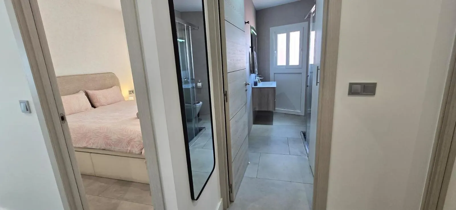 Central & Quite 2Bdr Beachfront فوينخيرولا شقة